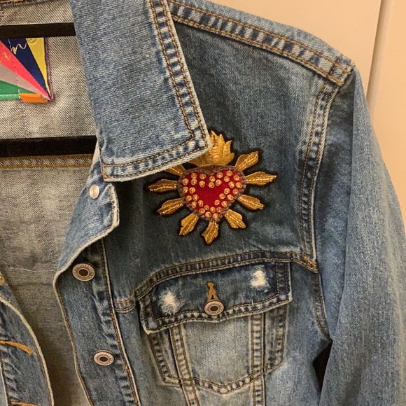 Custom jean jacket sewn with patches - Picture 3 of 6